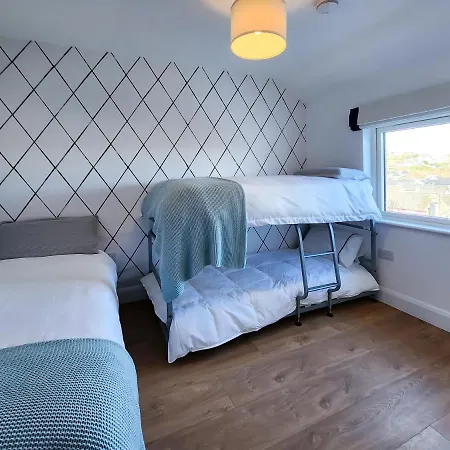 The 4 Center Nyaraló