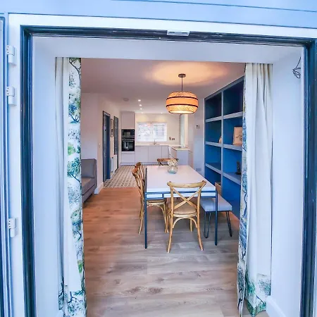 The 4 Center كينسالي