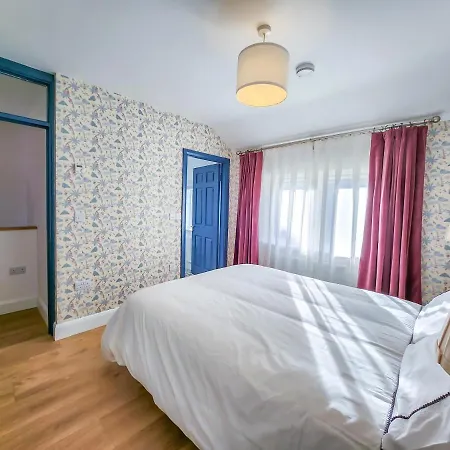 The 4 Center كينسالي