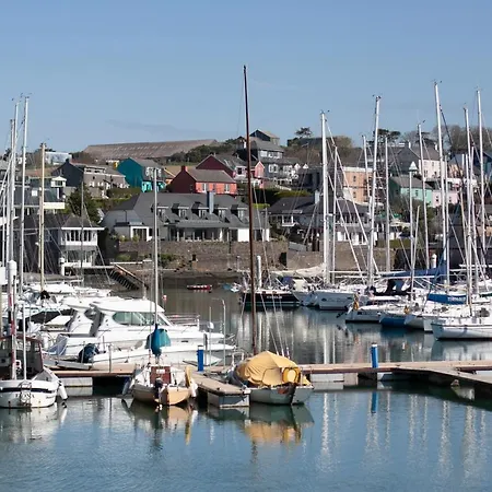 The 4 Center كينسالي