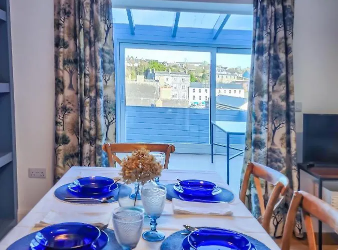 The 4 Center * Kinsale