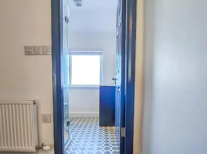The 4 Center *